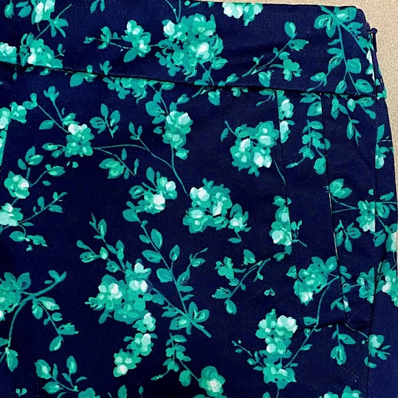 J. Crew NWOT Navy Blue & Green Floral Stretch Zip Up Shorts - Picture 8 of 16